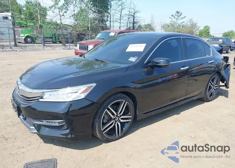 2016 Honda Accord Touring z USA, uszkodzony, nr VIN 1HGCR3F93GA013518